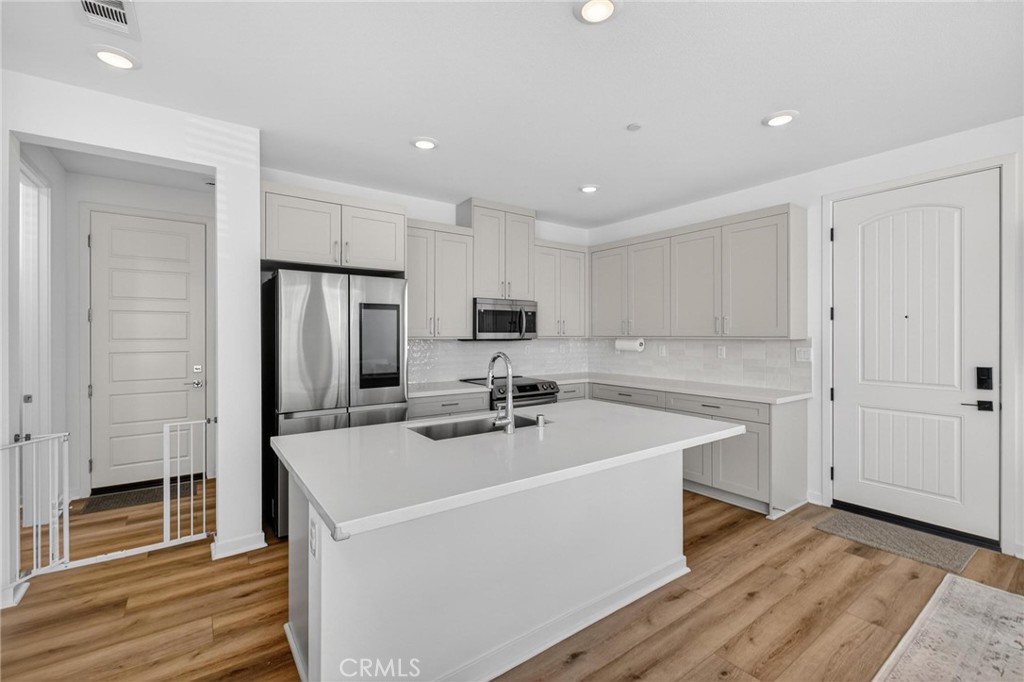 1554 W Plaza Del Amo