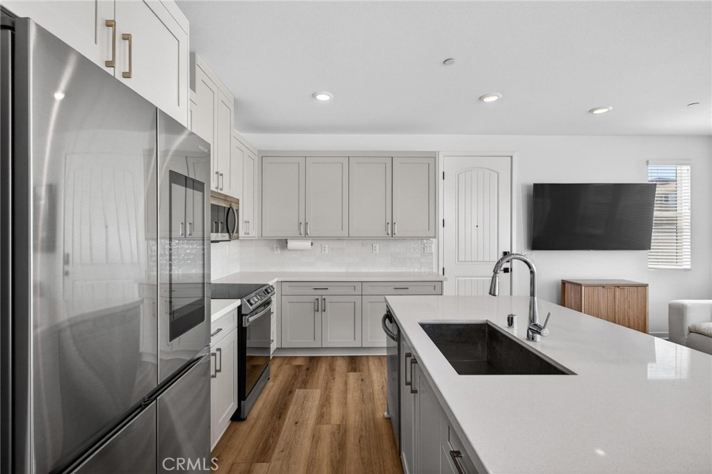 1554 W Plaza Del Amo