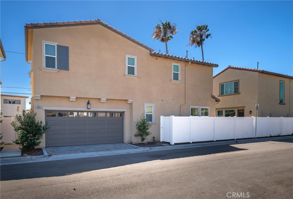 1554 W Plaza Del Amo