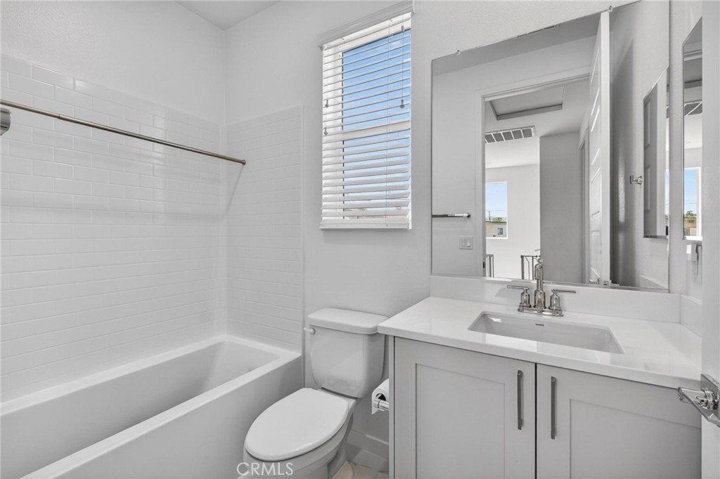 1554 W Plaza Del Amo