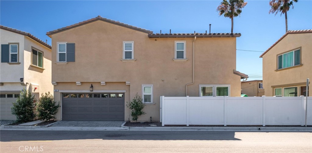 1554 W Plaza Del Amo