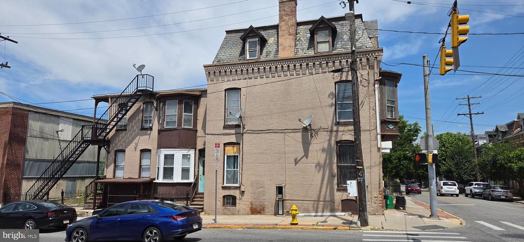 158 S PERSHING AVENUE
