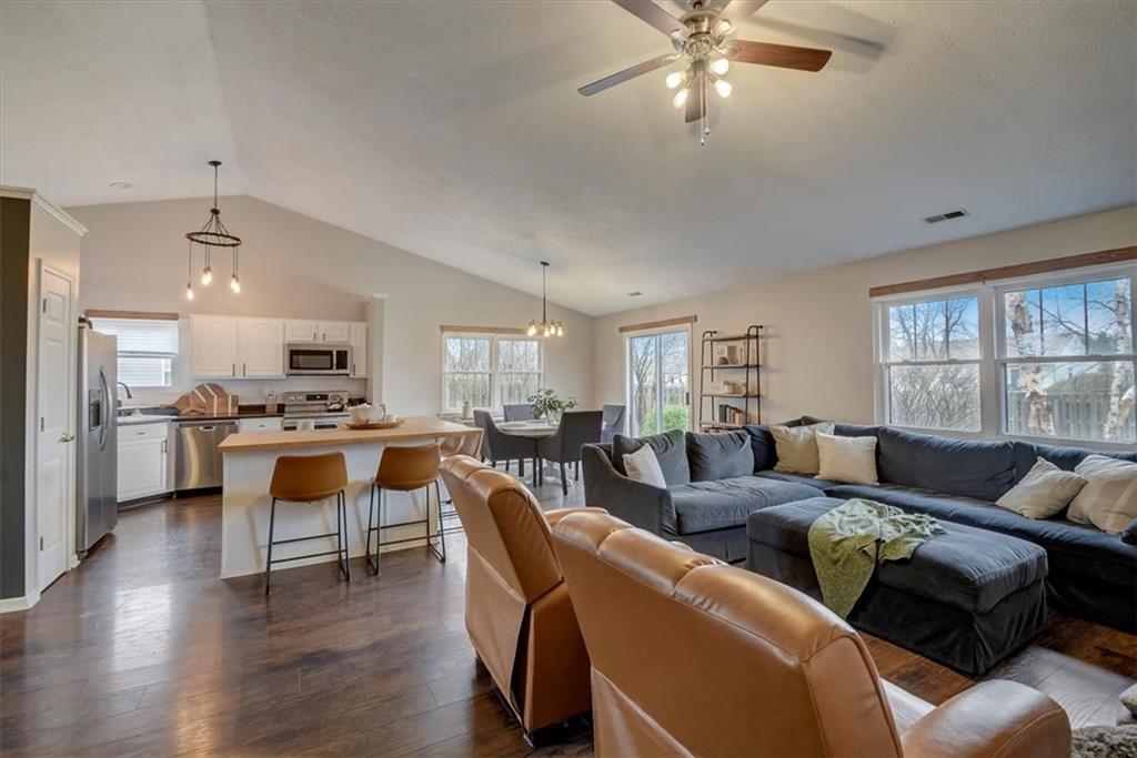 572 E QUAIL RIDGE Drive