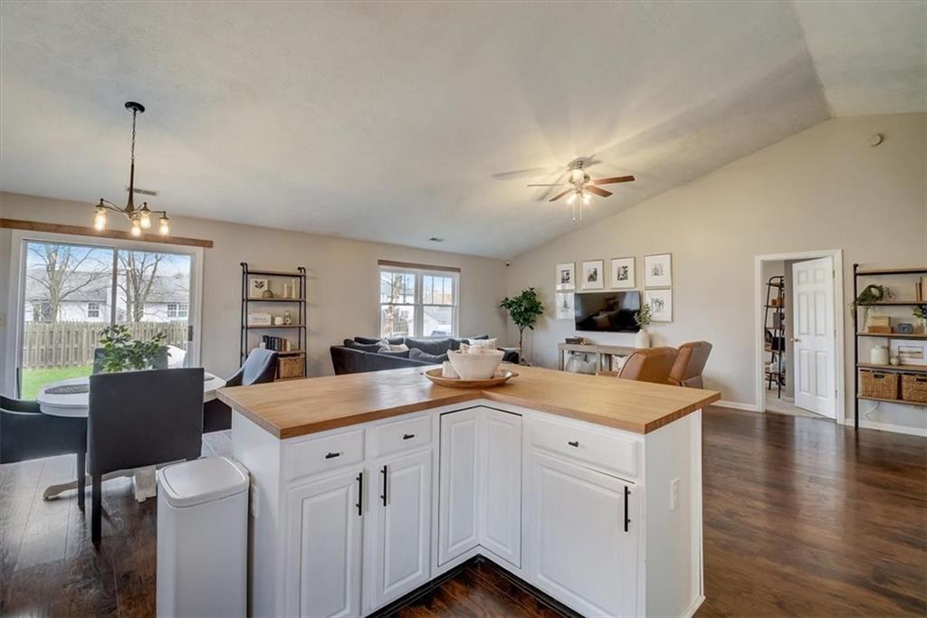 572 E QUAIL RIDGE Drive