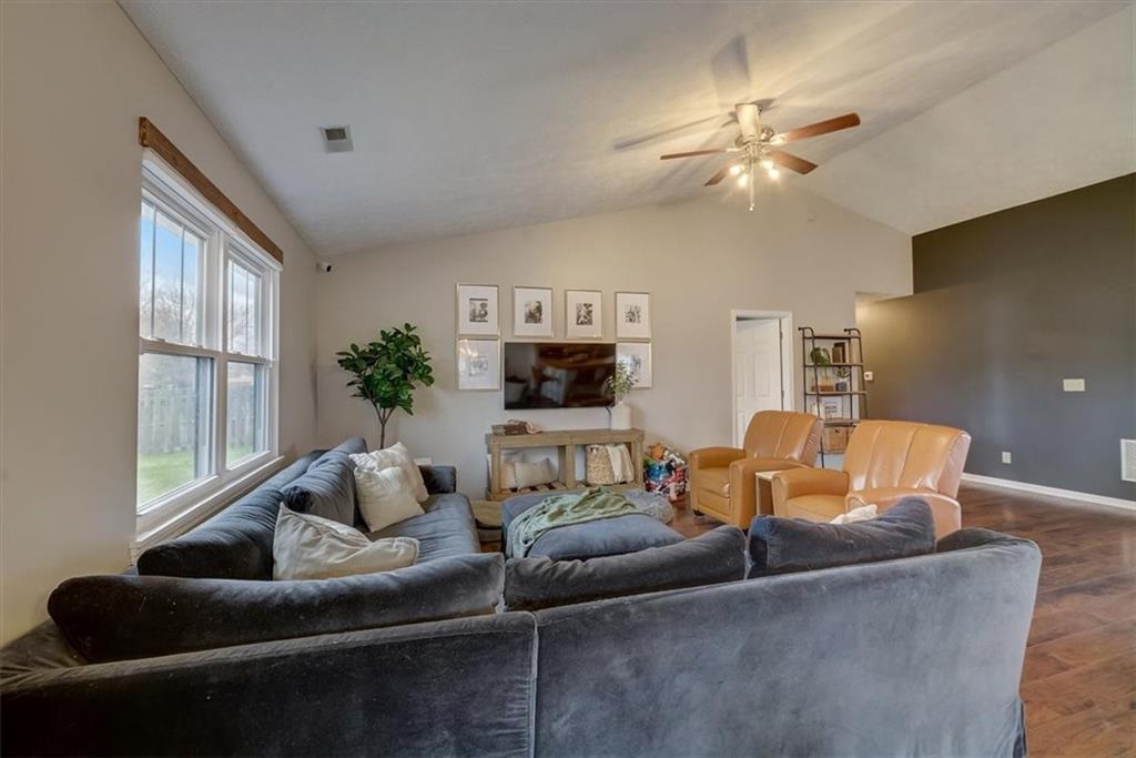 572 E QUAIL RIDGE Drive