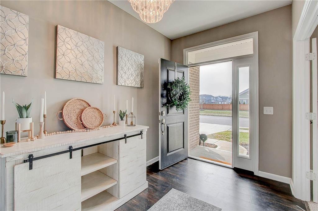 5556 W Compass Point