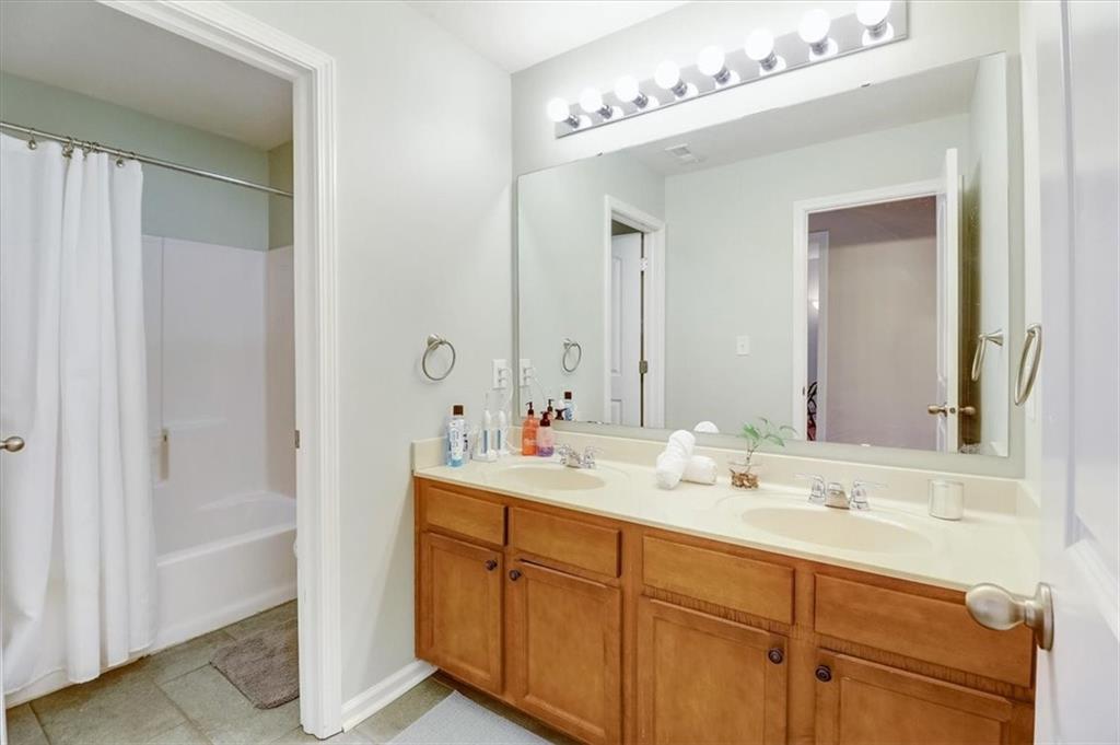 3490 PAISLEY POINTE