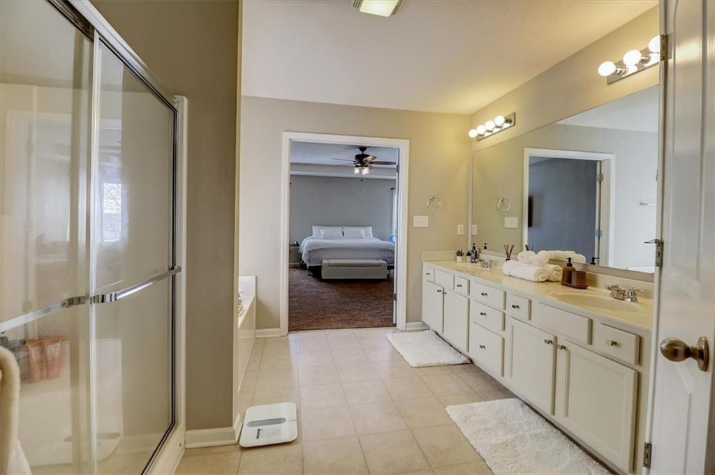 3490 PAISLEY POINTE