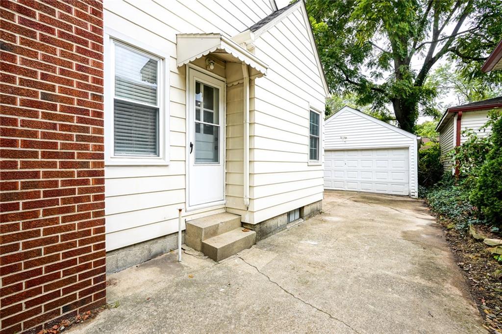 2533 KESSLER BLVD E Drive