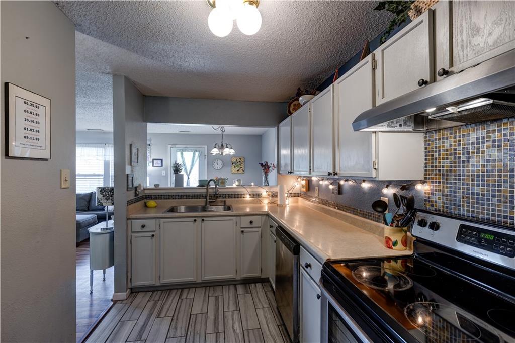2352 Collins Way
