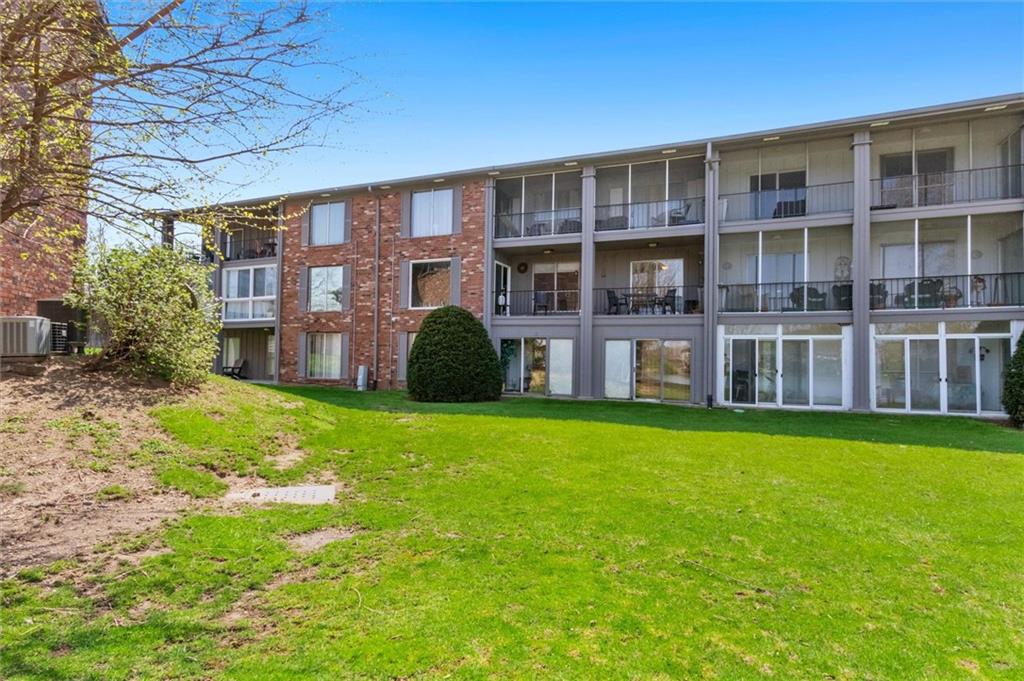 3042 LAKE SHORE DRIVE UNIT C Drive