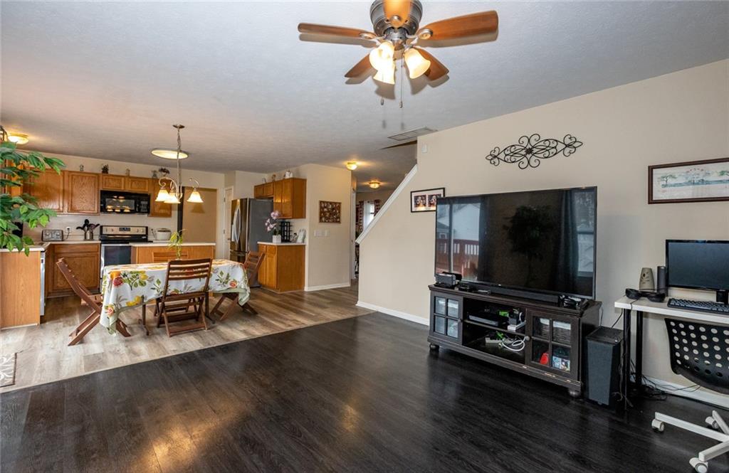 8520 AVIVA Lane