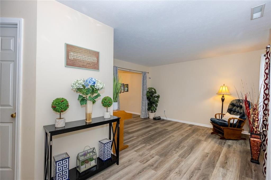 8520 AVIVA Lane