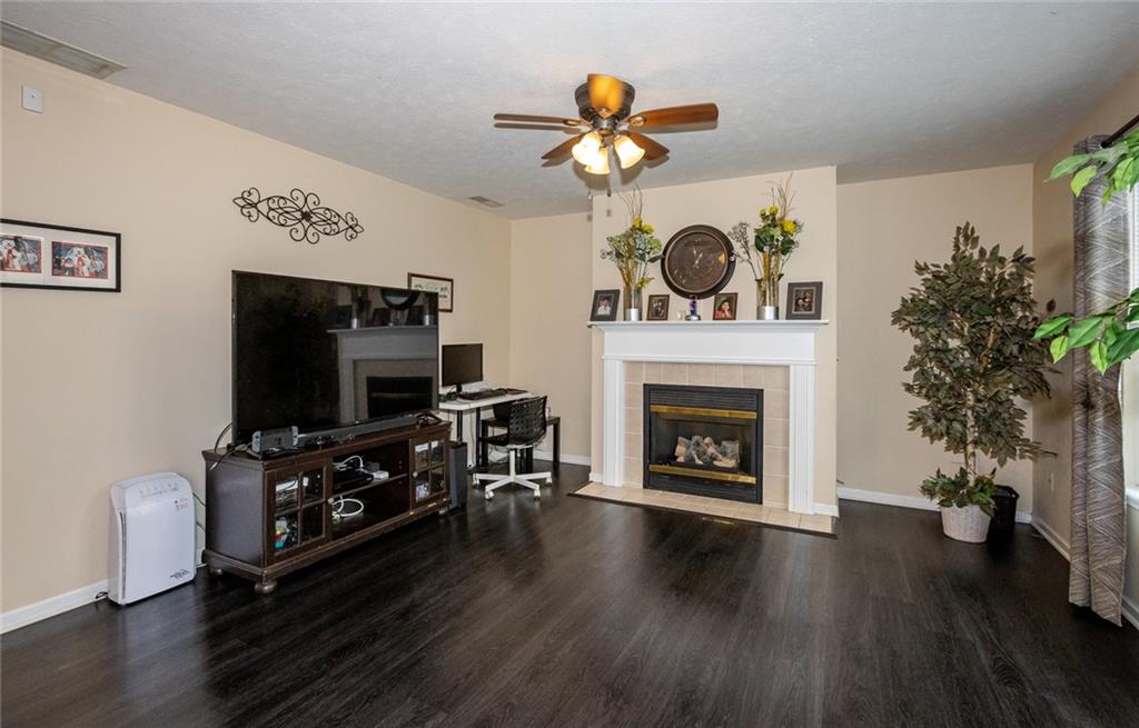 8520 AVIVA Lane
