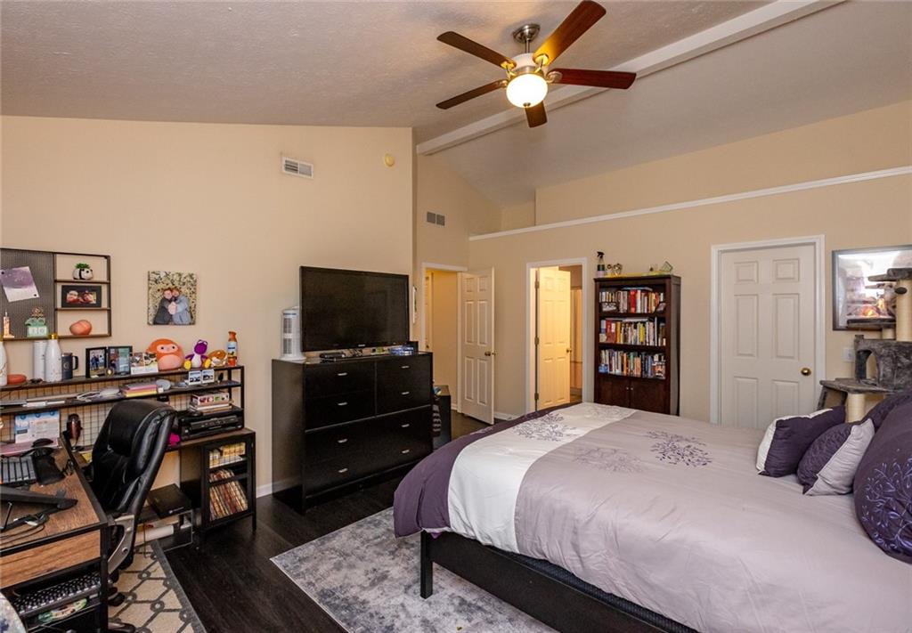 8520 AVIVA Lane