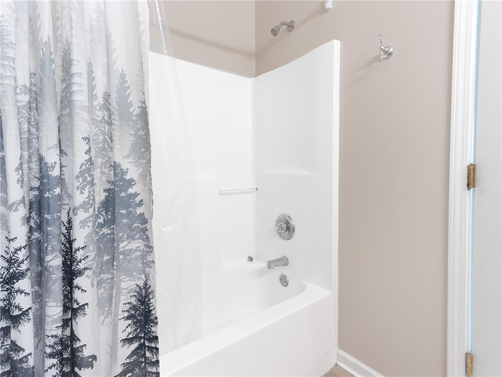 5900 Hollow Oak Trail