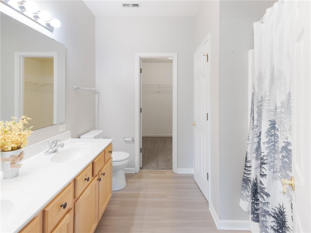 5900 Hollow Oak Trail