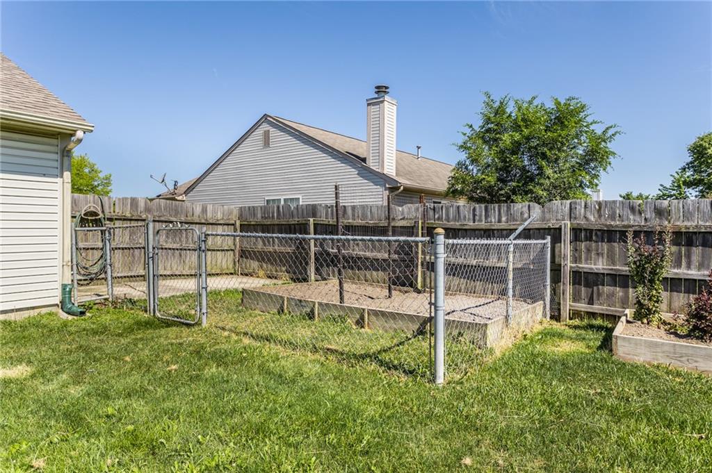 951 PEONY Lane
