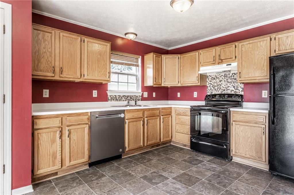 951 PEONY Lane