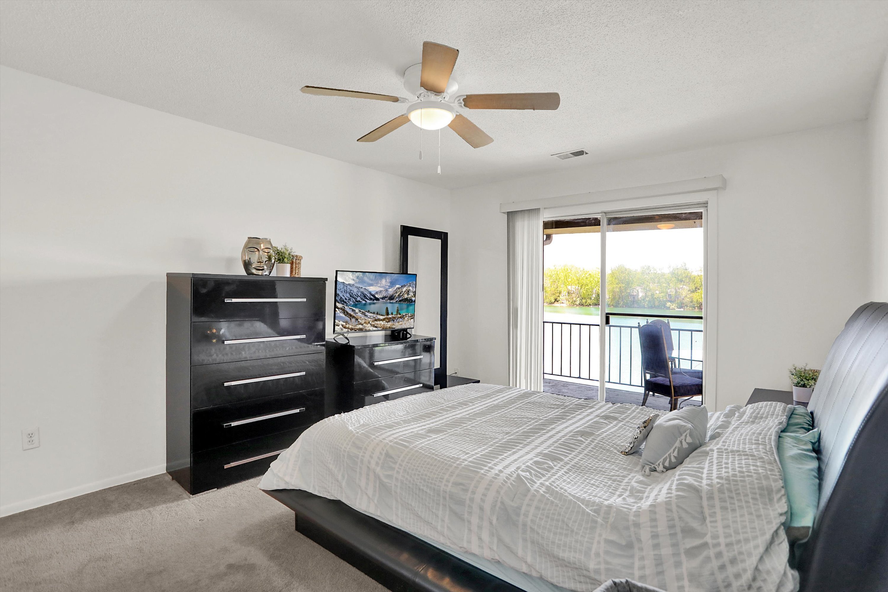 3016 Lake Shore Drive Unit: UNIT F