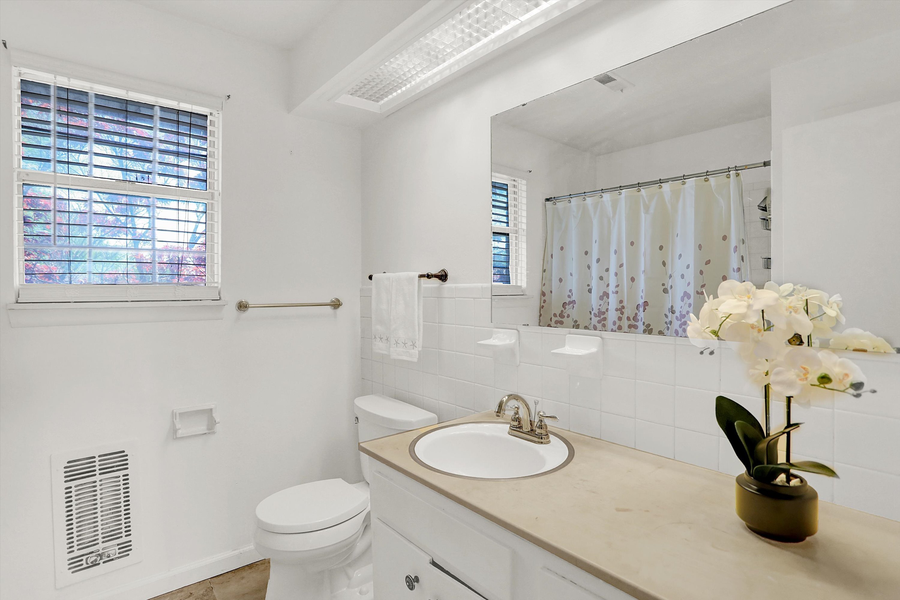 3016 Lake Shore Drive Unit: UNIT F