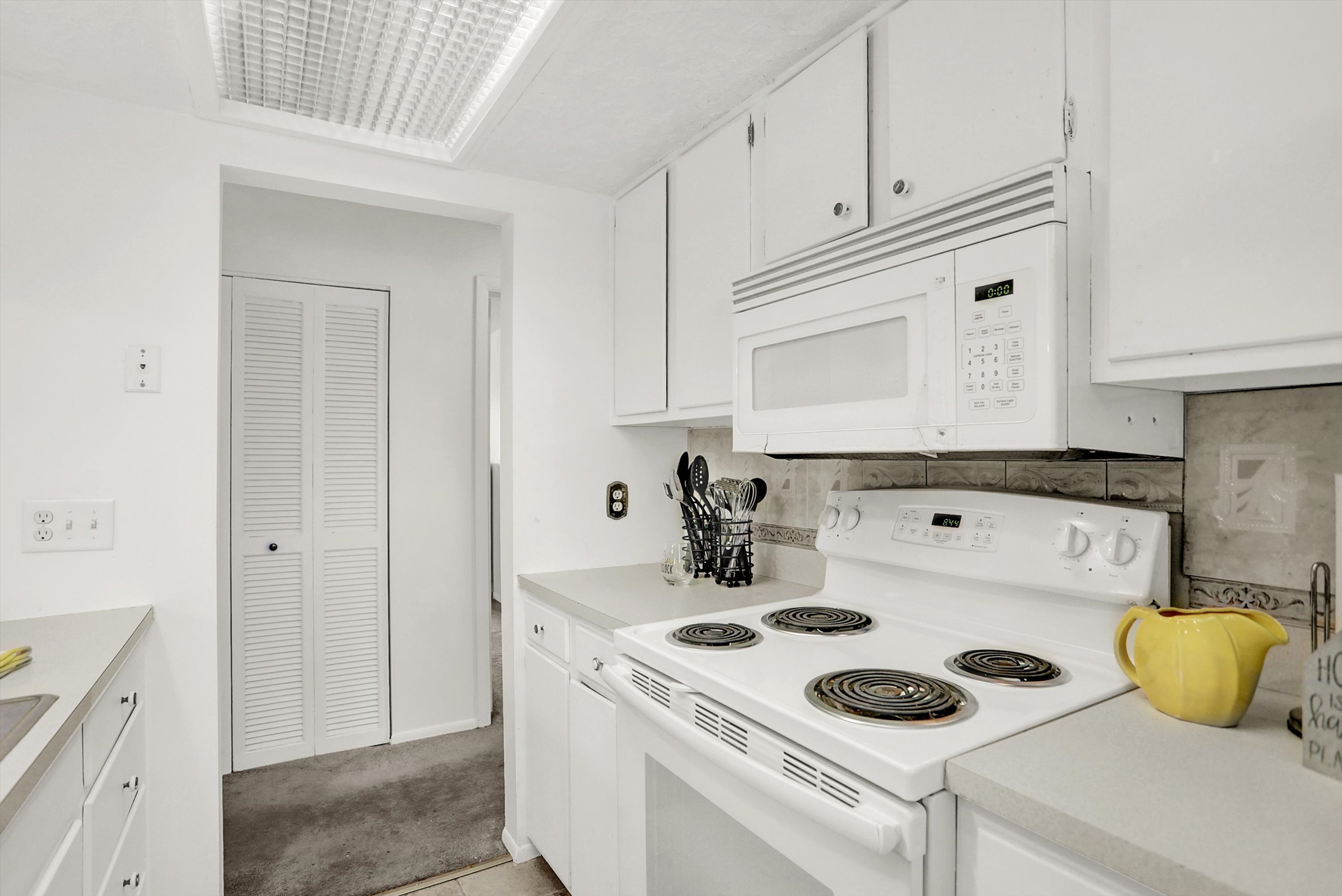 3016 Lake Shore Drive Unit: UNIT F