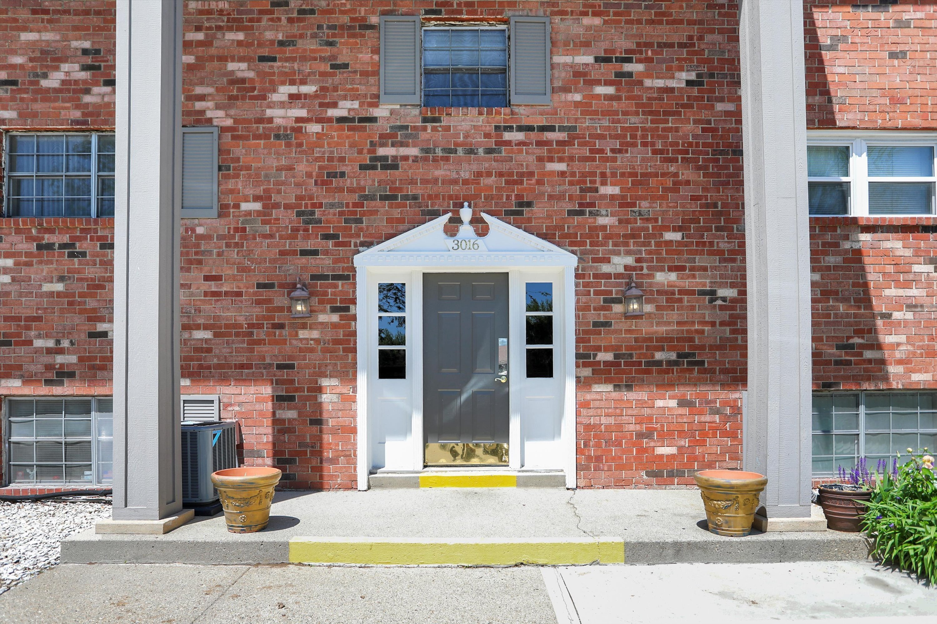 3016 Lake Shore Drive Unit: UNIT F