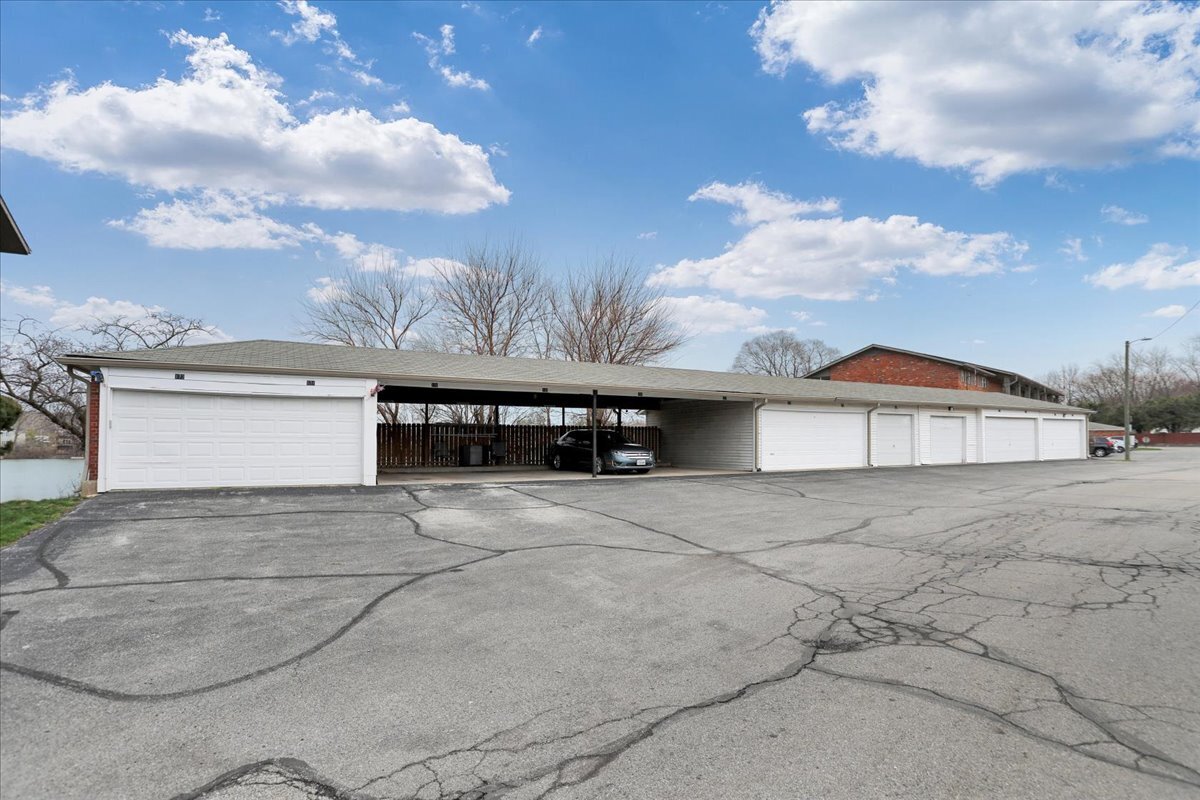 3016 Lake Shore Drive Unit: UNIT F
