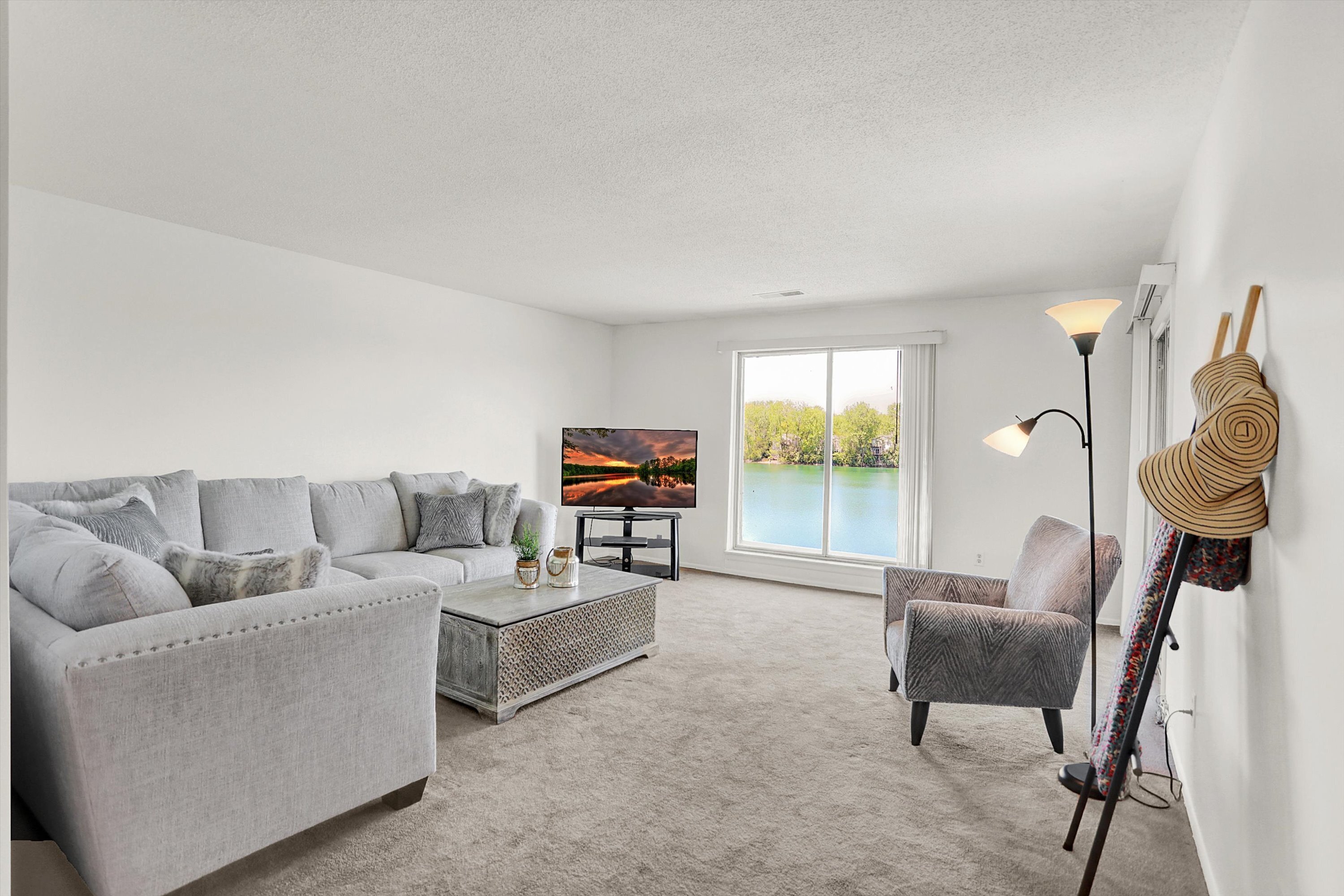 3016 Lake Shore Drive Unit: UNIT F