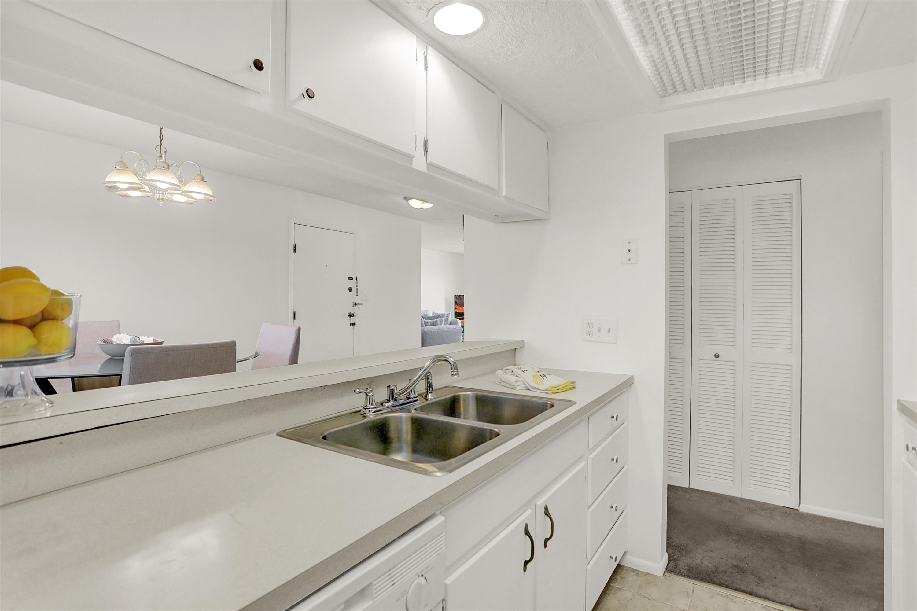 3016 Lake Shore Drive Unit: UNIT F