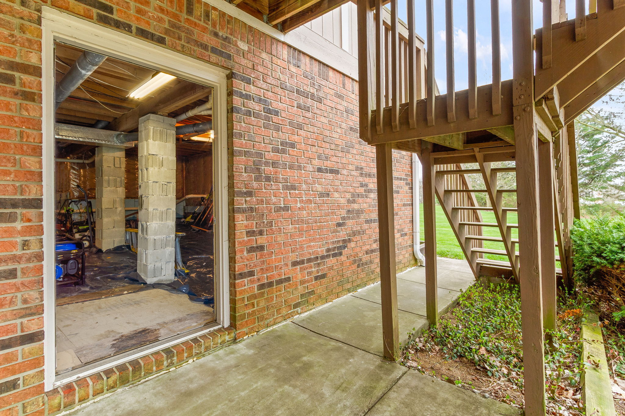 6716 Thoroughbred Drive