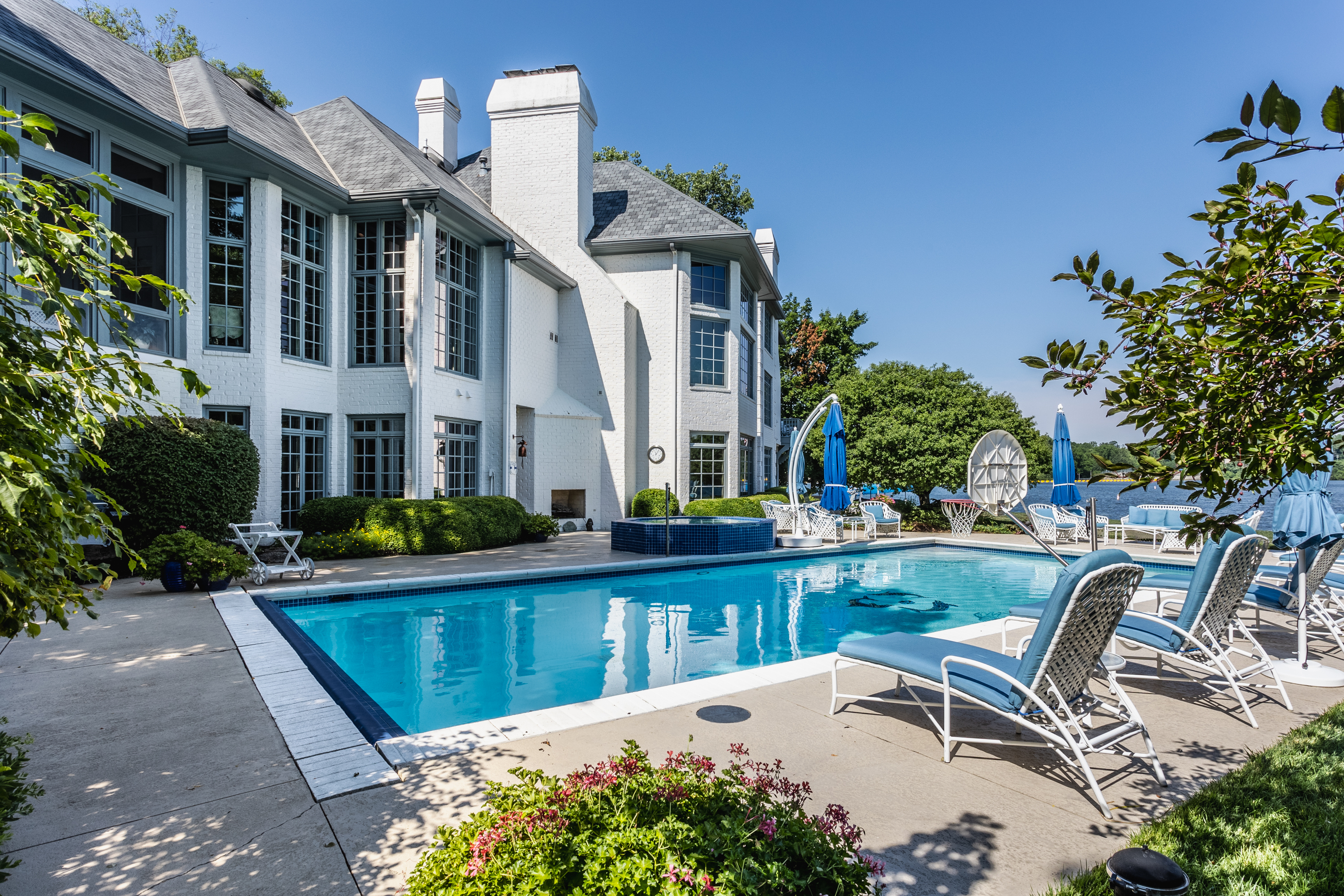 8224 Hunters Place