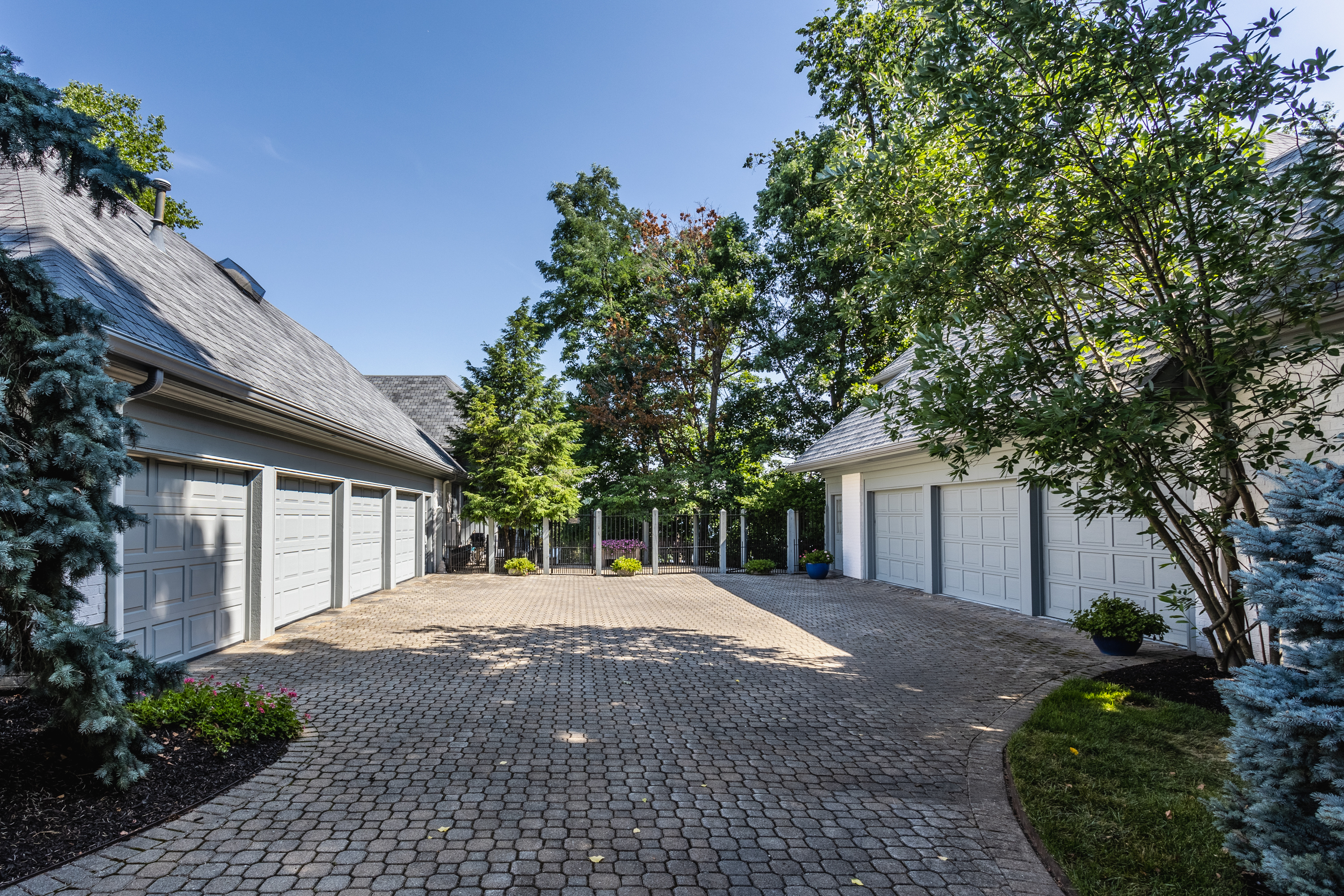 8224 Hunters Place