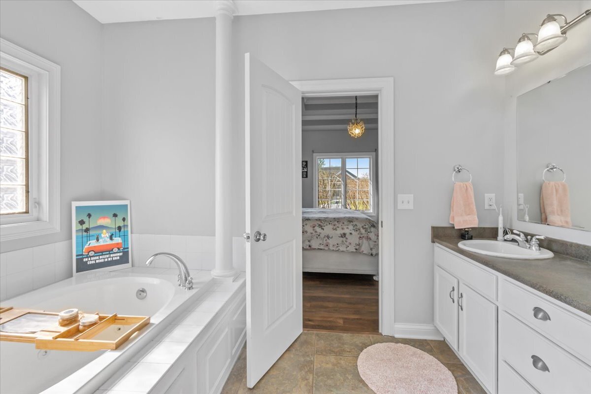 4315 Cordell Cove