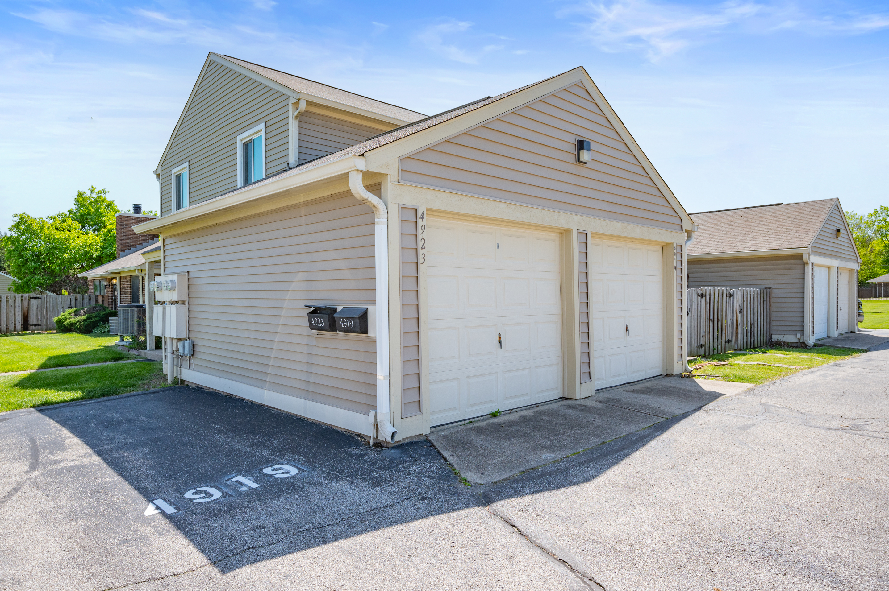 4923 Oakbrook Court