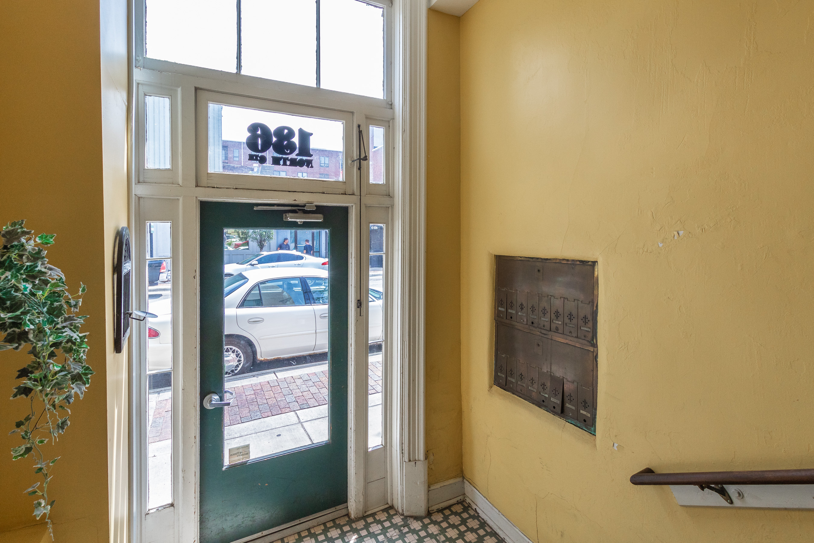 136 N 6th St Apt 8