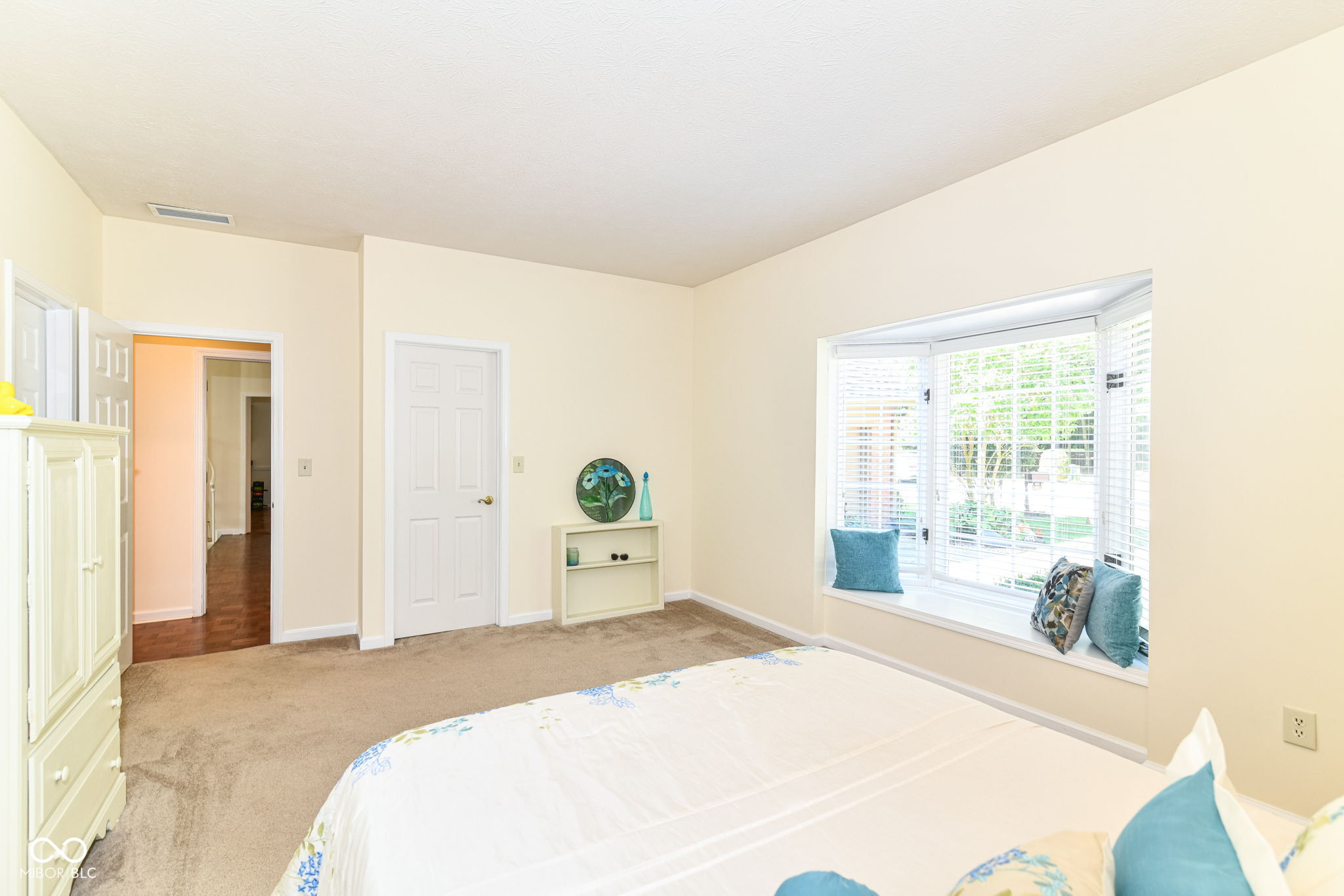 7181 Knollvalley Lane