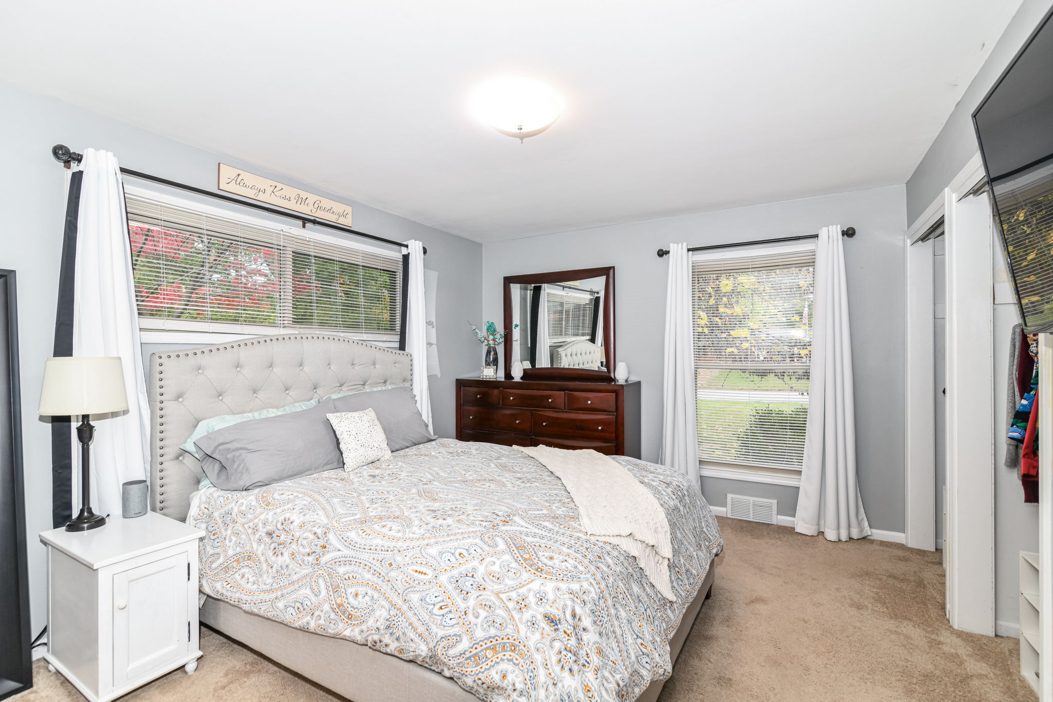 5822 N Dearborn Street