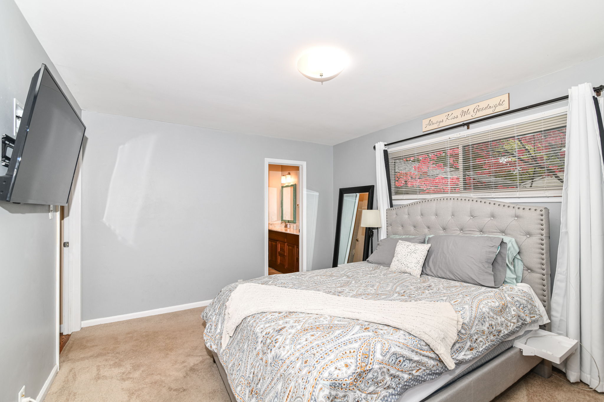 5822 N Dearborn Street