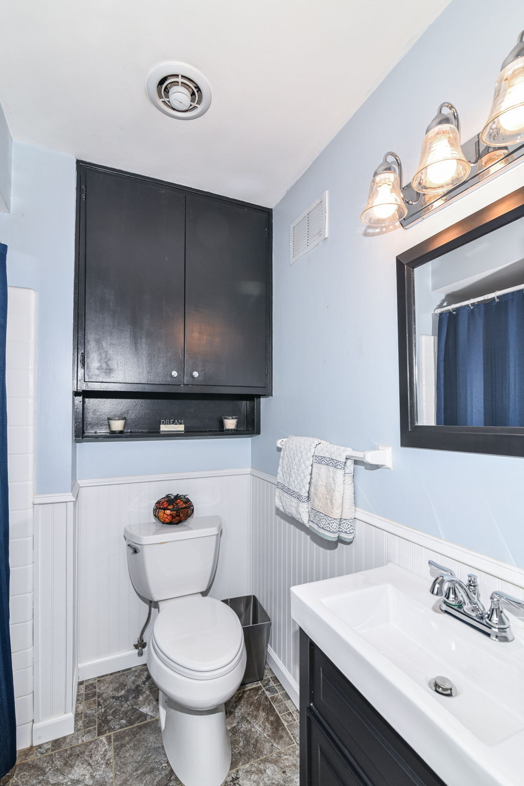 5822 N Dearborn Street