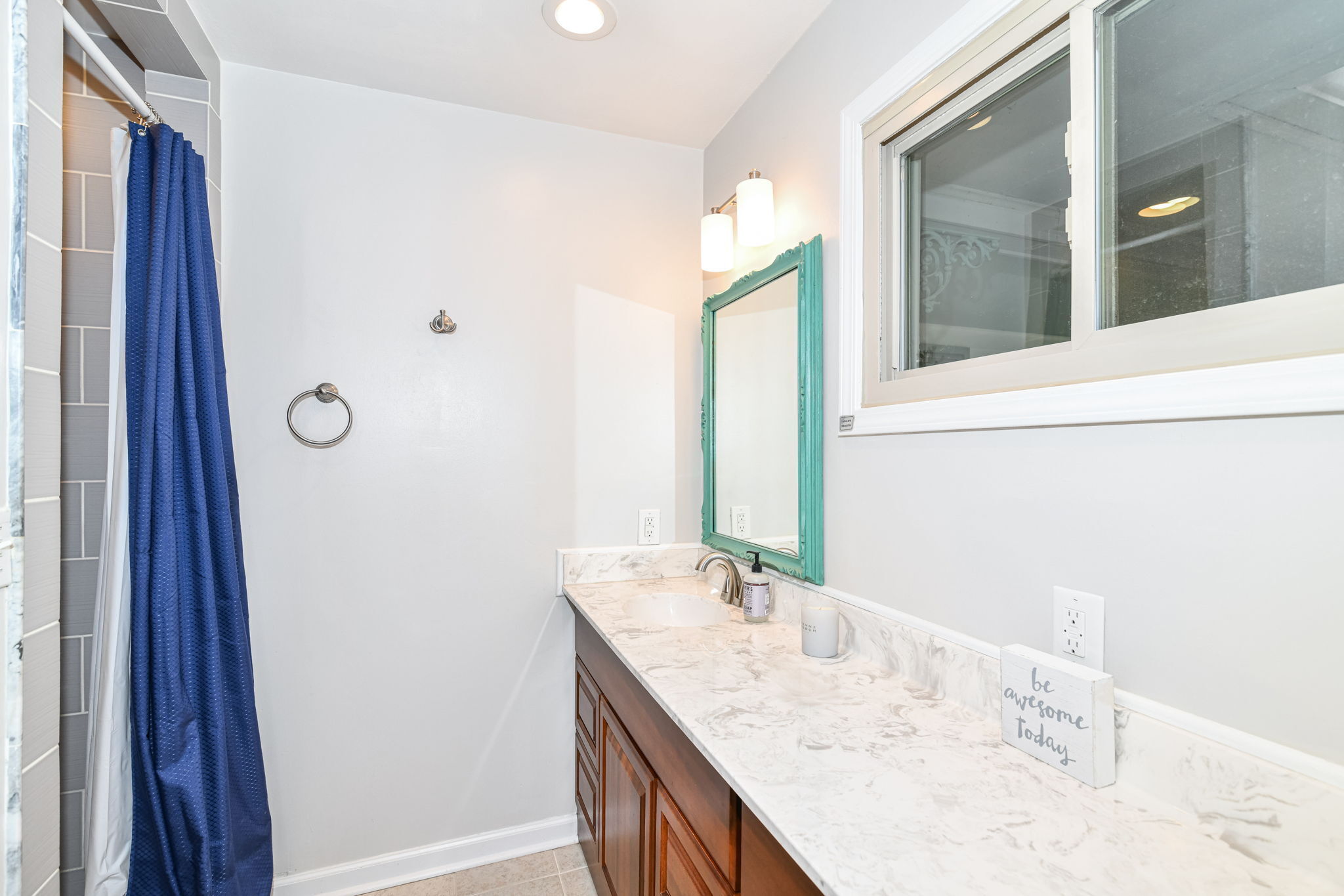 5822 N Dearborn Street