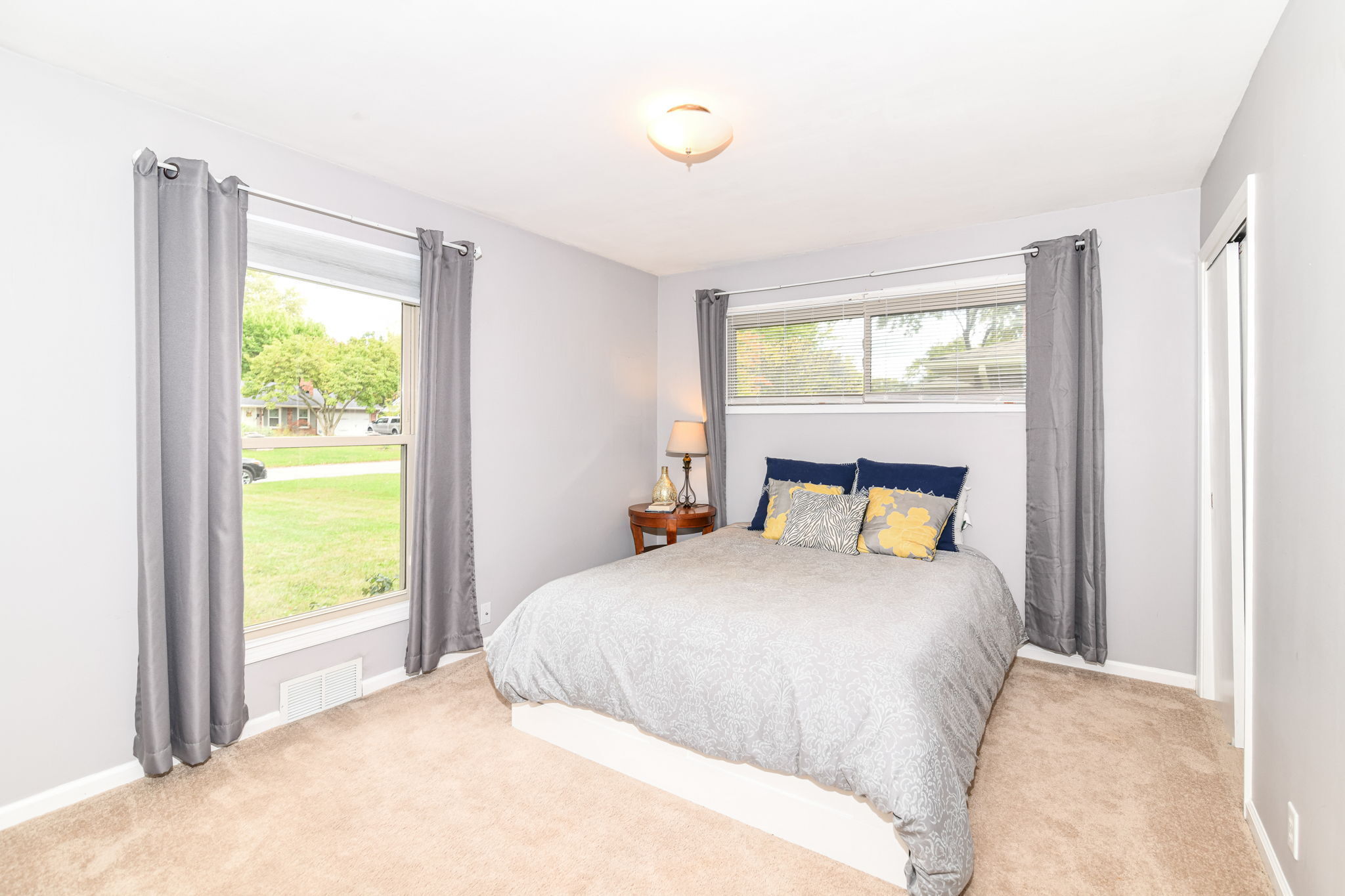 5822 N Dearborn Street