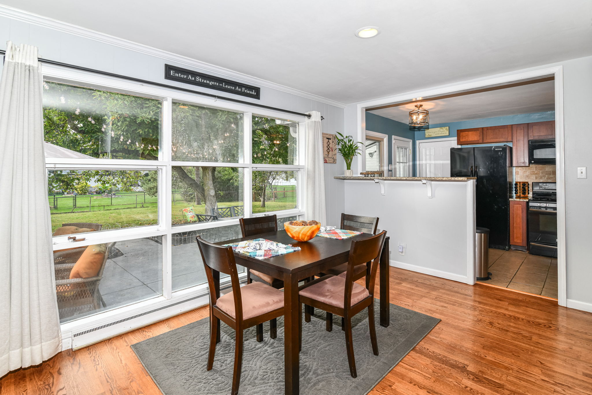 5822 N Dearborn Street