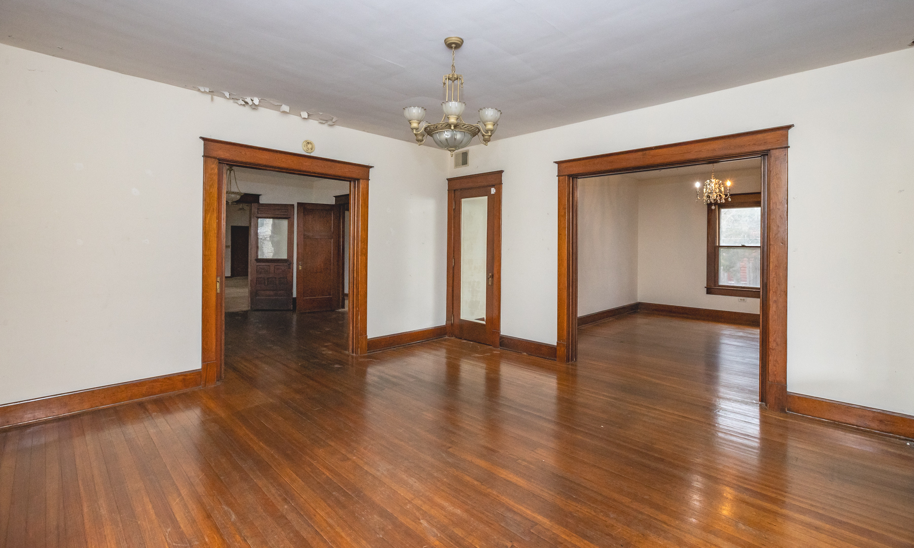 11817 E Washington Street