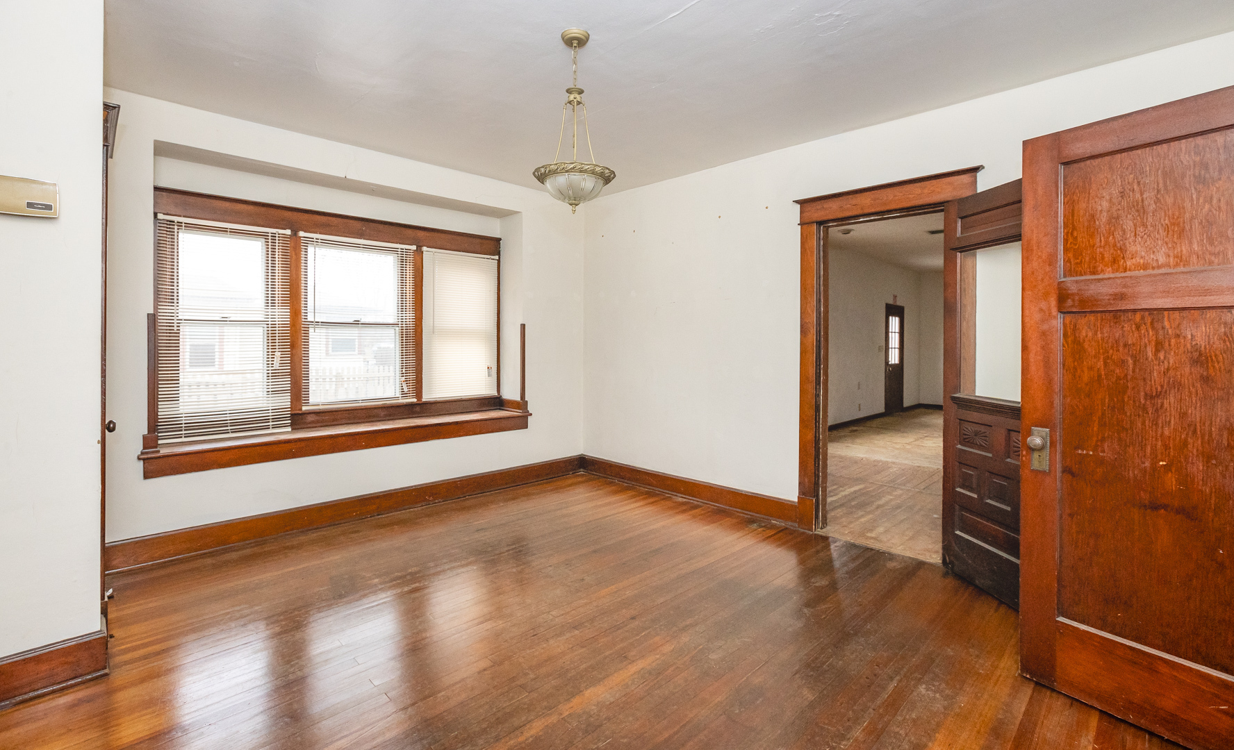 11817 E Washington Street