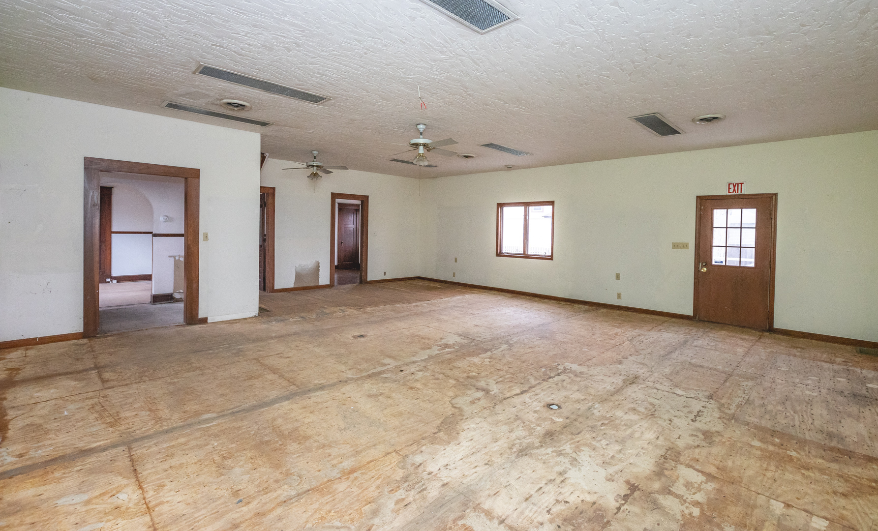 11817 E Washington Street