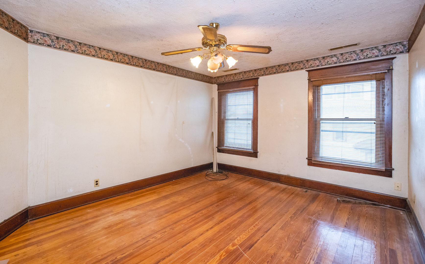 11817 E Washington Street