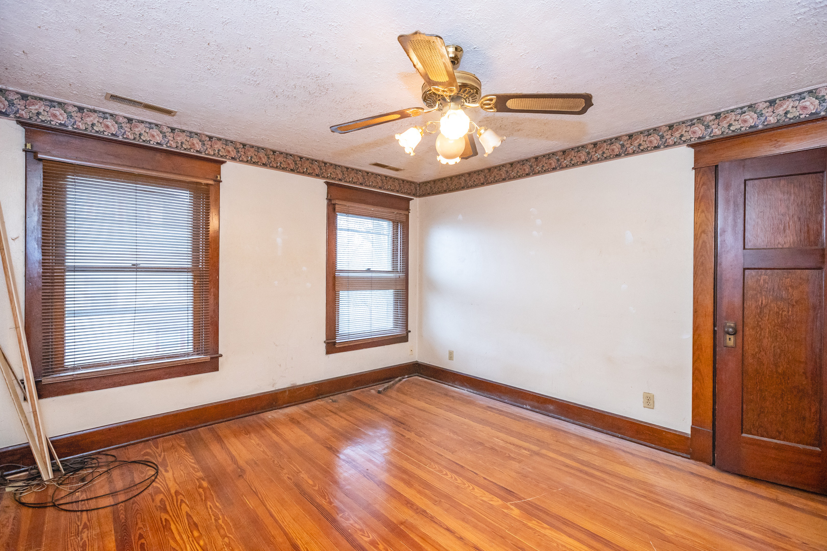 11817 E Washington Street