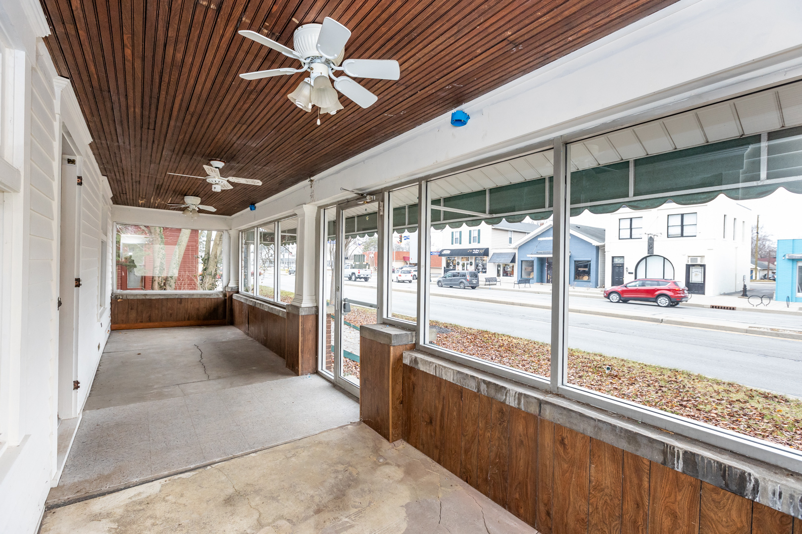 11817 E Washington Street