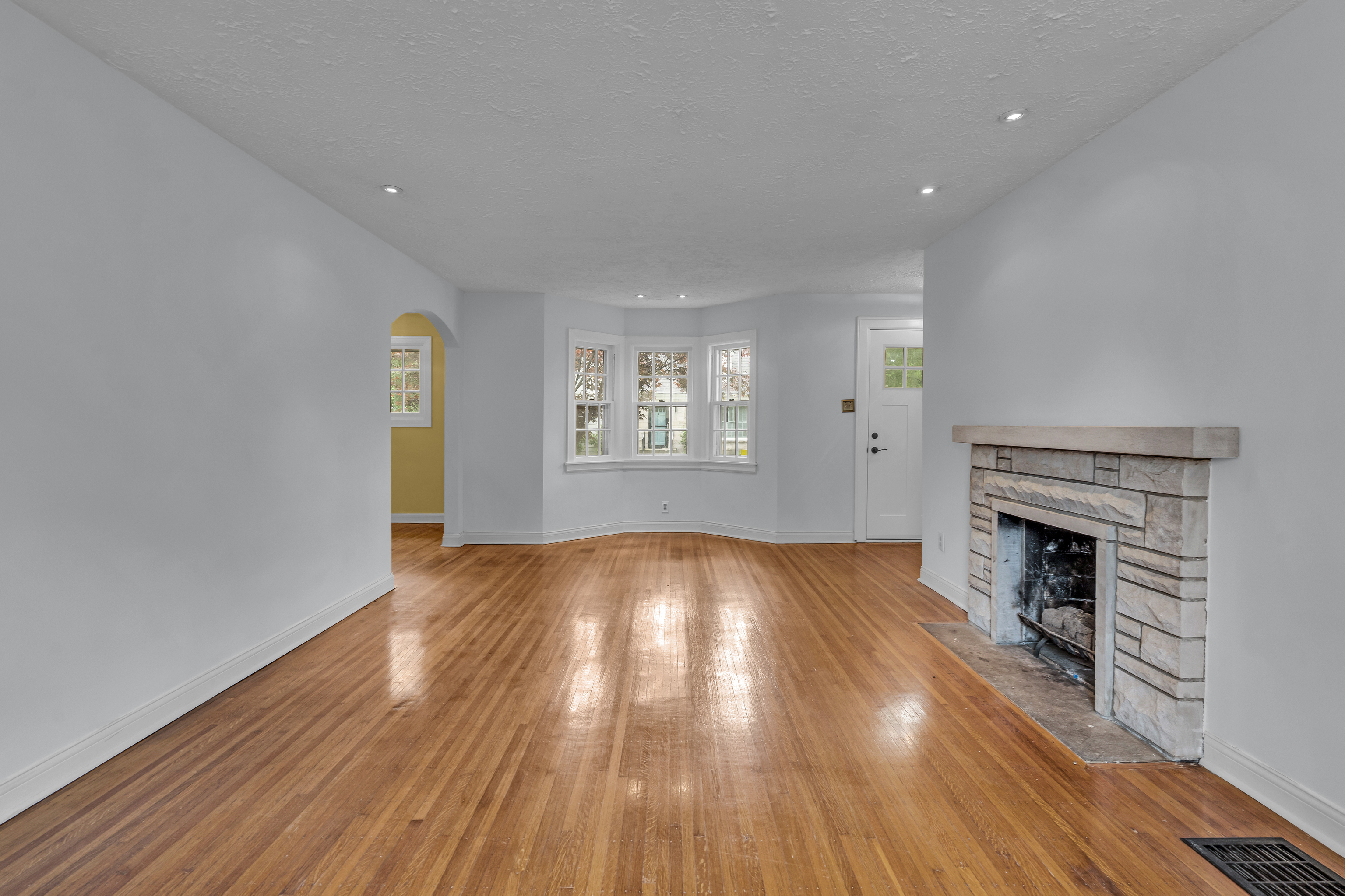 6001 Rosslyn Avenue